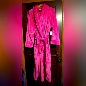 Plush pink robe NWT. Size 1X